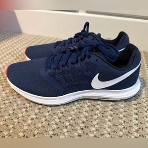 Women’s Nike Navy and Coral Running Sneakers. Never worn!